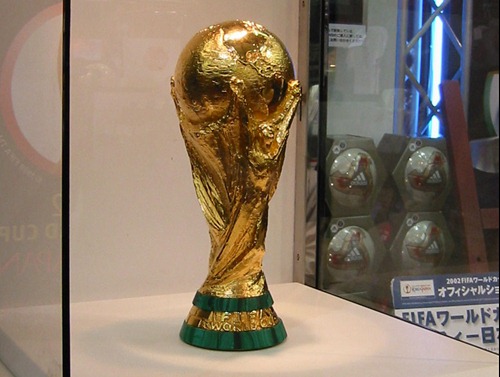 FIFA_World_Cup_Trophy_2002_0103