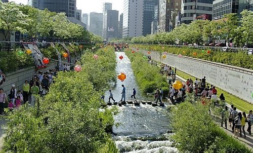 Korea-Seoul-Cheonggyecheon