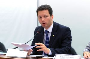 Foto do deputado Nelson Marchezan Junior em reunião ordinária da Câmara por Gabriela Korossy