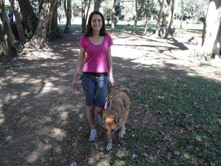 Sarah Leandrini, Adestrar e passear com cães é uma delícia e também pode ser profissão biólogo