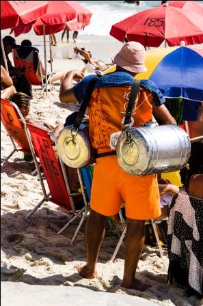 Vendedor de Mate na praia de Copacabana.