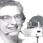 Nancy Roman em 1962 com um modelo do “Orbiting Solar Observatory” (OSO)
