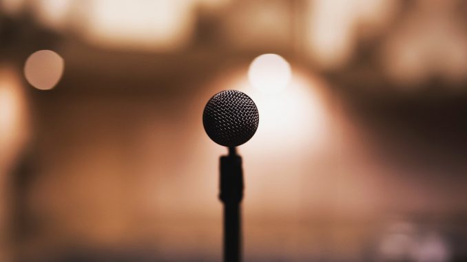 https://pixabay.com/photos/audio-concert-mic-microphone-music-2941753/