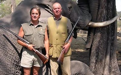 Rei da Espanha (e do WWF-Espanha) caçando elefantes.