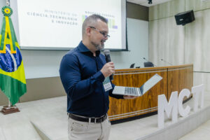 Marko Monteiro, líder do GEICT, participando do Workshop de Engajamento “Ciência e Política em Mudanças Climáticas - o caso do Programa AmazonFACE”. CC BY 2.0. Foto de Luara Baggi (ASCOM/MCTI).