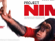 Nim Project Flyer (cartaz do filme Projeto Nim). A imagem mostra Nim Chimpsky interagindo com a mão de um humano #ParaCegoVer