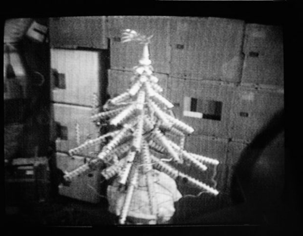 Árvore de Natal feita pelos Astronautas no Skylab.