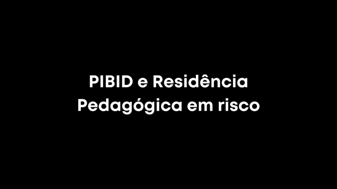 Imagem em fundo preto e, centralizado, a frase "PIBID e Residência Pedagógica em risco"