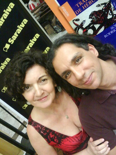 Sonia Rodrigues e Mauro Rebelo na noite de autógrafos do livro dela 'Meu nome é Maria'